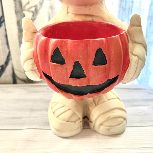 Marvin the Mummy Holding Halloween Candy Dish - Picture 3 of 9